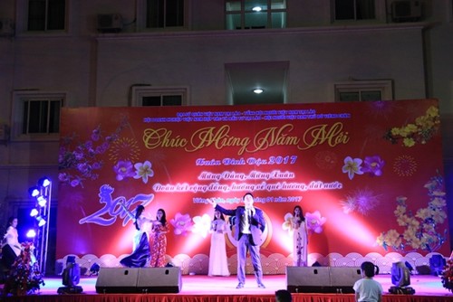 Vietnamesen weltweit feiern das Neujahrsfest Tet - ảnh 1